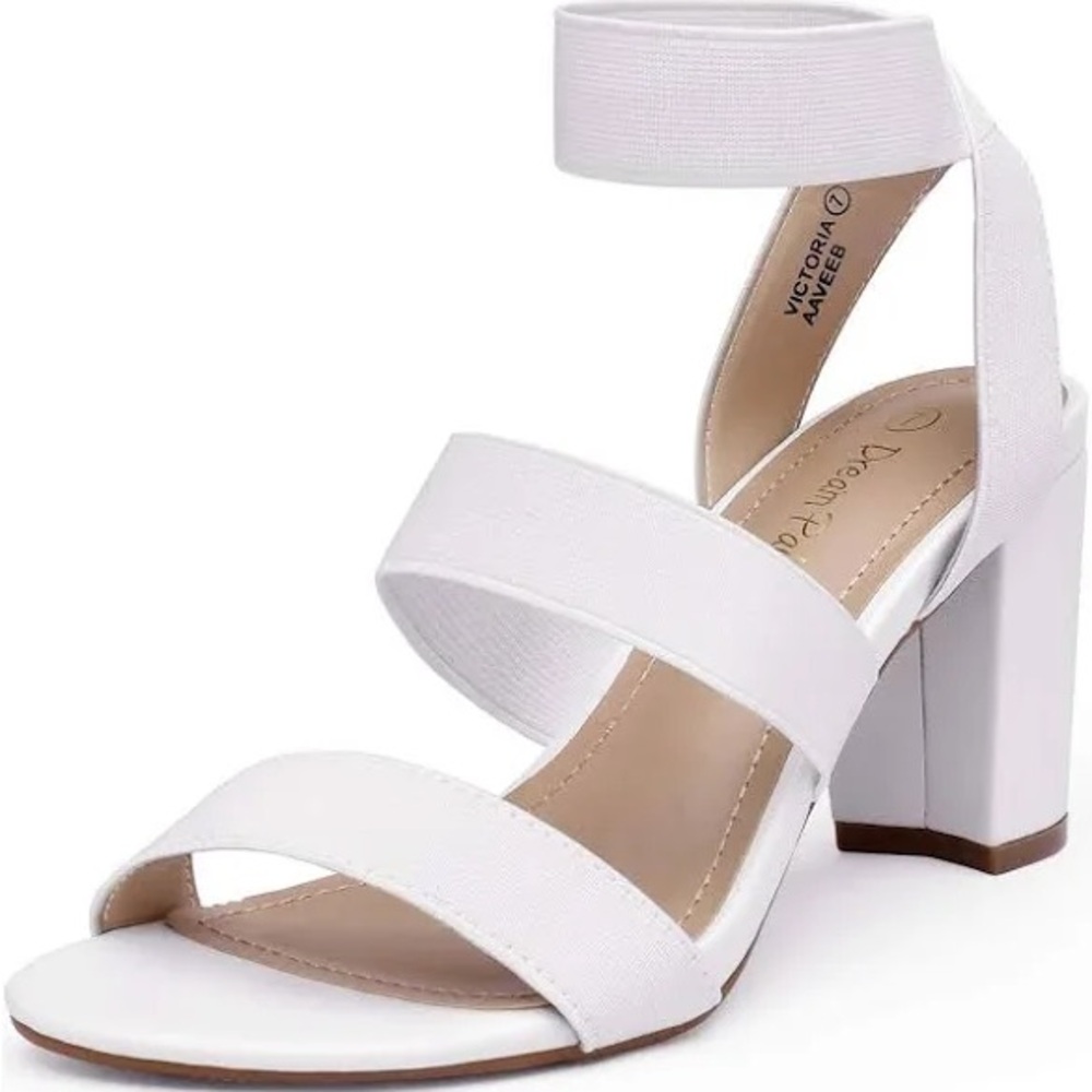 New with box. Dream Pairs White Chunky Block Heels. Size 7